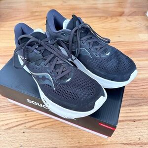 Saucony Ride 15 - Women’s Size 9